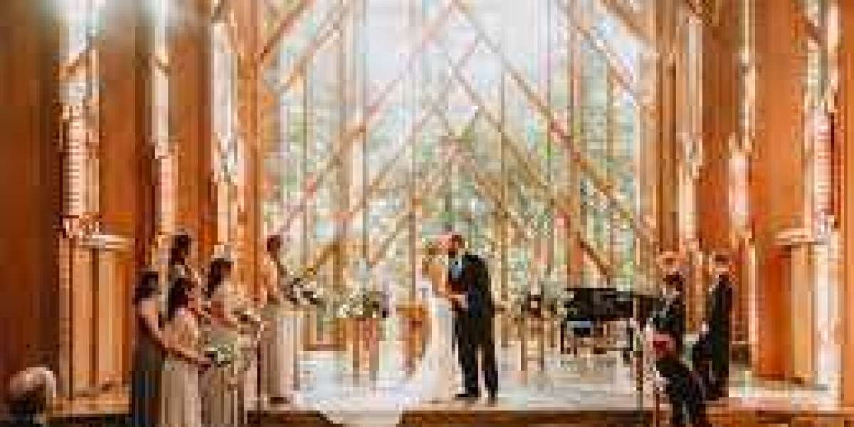 Wedding Chapel vs. Traditional Venue: Finding the Perfect Setting for Your Special Day